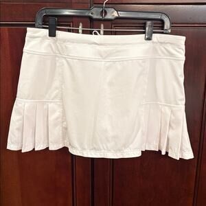 Athleta White Pleated Flat Front Athletic Skort Size M